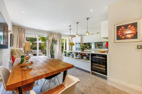 1, Aspen Villas, 1a Gayford Road, London, W12 9BY