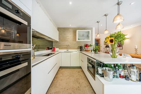1, Aspen Villas, 1a Gayford Road, London, W12 9BY