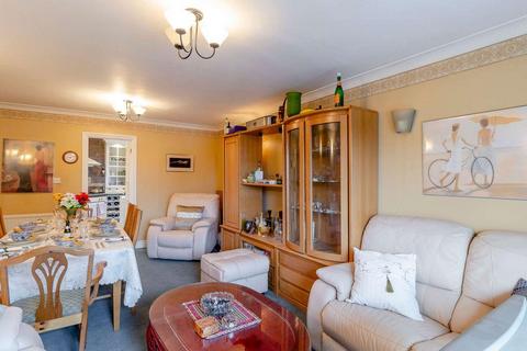 2 bedroom flat for sale, Kings Chase View, The Ridgeway, EN2