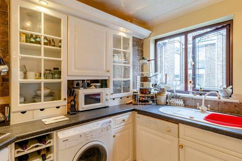 2 bedroom flat for sale, Kings Chase View, The Ridgeway, EN2