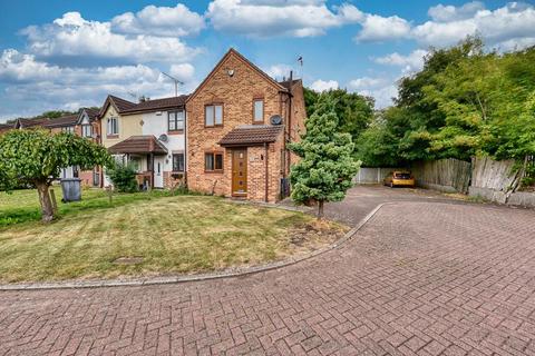 3 bedroom townhouse for sale, Spray Close, Colwick