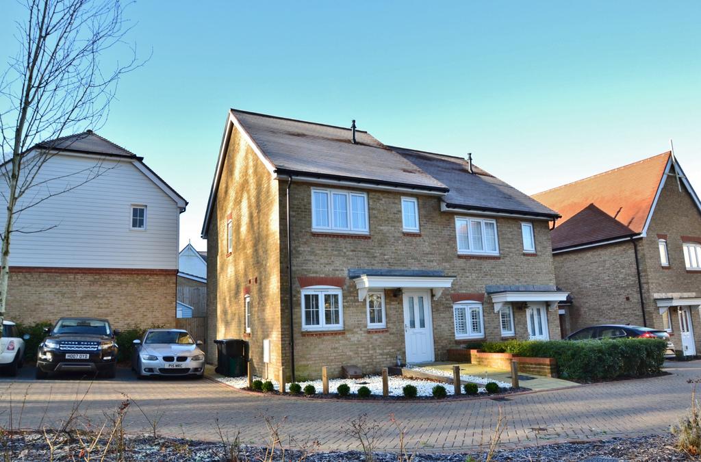 Renfields, Haywards Heath RH16 2 bed semidetached house for sale £