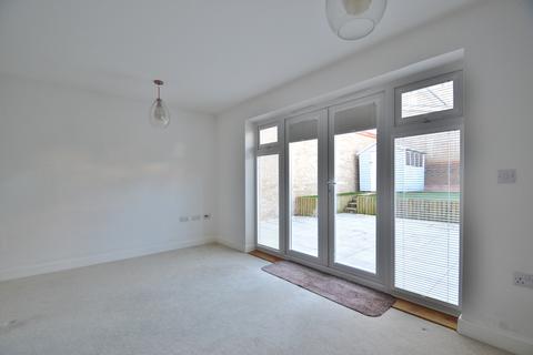 76 Renfields, Haywards Heath, RH16 4TG