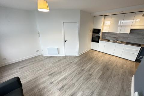 3 bedroom apartment to rent, Victoria Bridge Street, Salford, Lancashire, M3