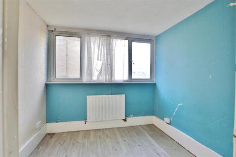 3 bedroom flat for sale, Christian Square, Windsor