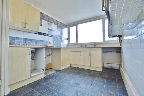 3 bedroom flat for sale, Christian Square, Windsor