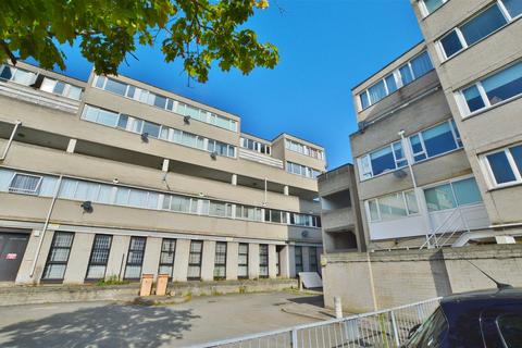 3 bedroom flat for sale, Christian Square, Windsor