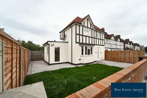 2 bedroom detached house for sale, West Way, Hounslow, TW5