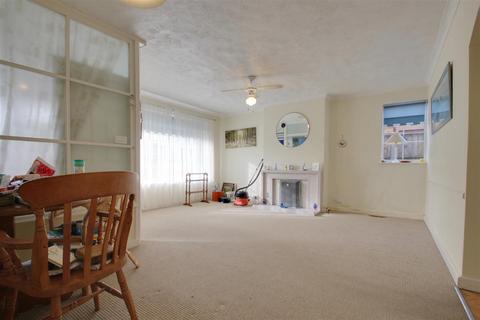 1 bedroom semi-detached bungalow for sale, Glenbarrie Way, Worthing BN12