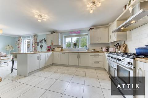 5 bedroom detached house for sale, Tench Close, Mulbarton, Norwich