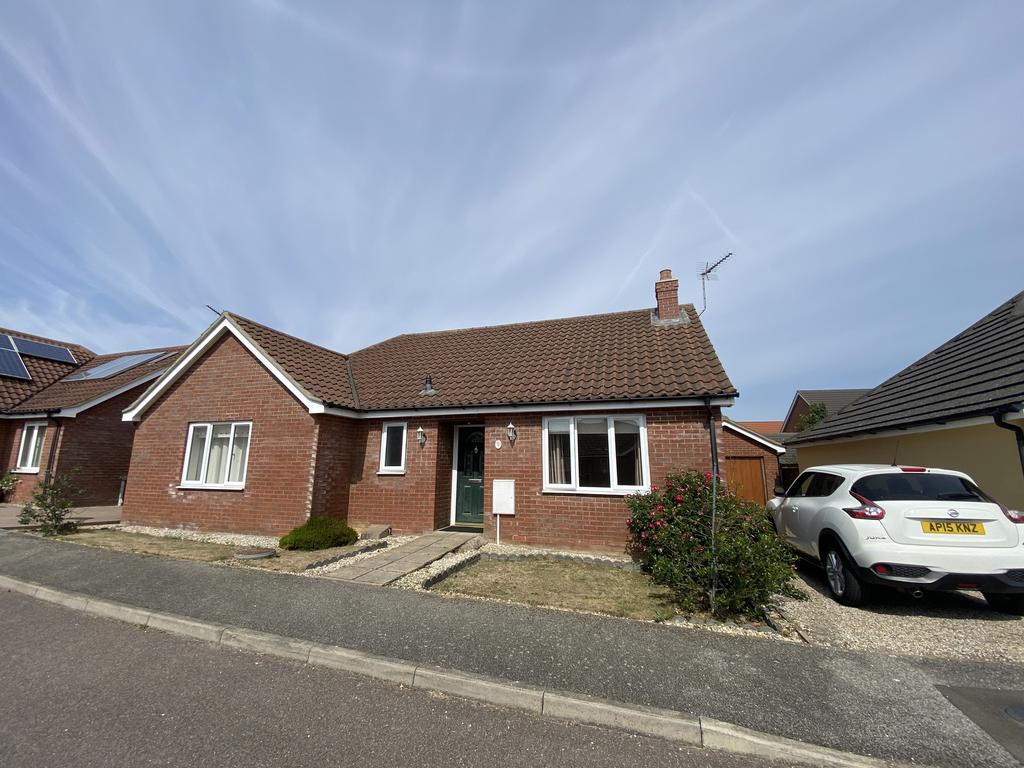 Stowmarket IP14 3 bed detached bungalow to rent £1,200 pcm (£277 pw)
