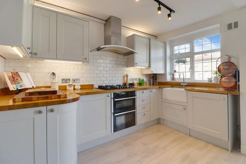 1 bedroom flat for sale, High Street, Esher, KT10