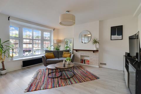 1 bedroom flat for sale, High Street, Esher, KT10