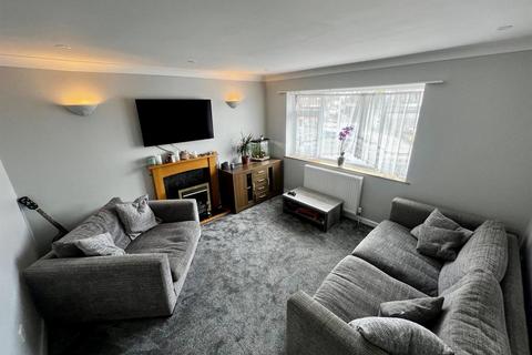 2 bedroom flat to rent, Peartree Lane, Bexhill-On-Sea TN39