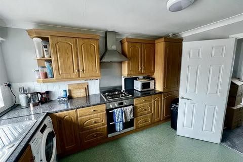 2 bedroom flat to rent, Peartree Lane, Bexhill-On-Sea TN39