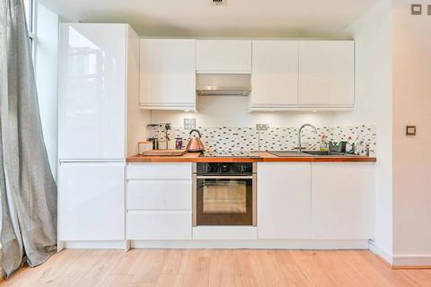 2 bedroom flat for sale, Great West Road, Brentford, TW8