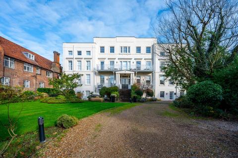 1 bedroom flat for sale, Hampton Court Road, East Molesey, KT8