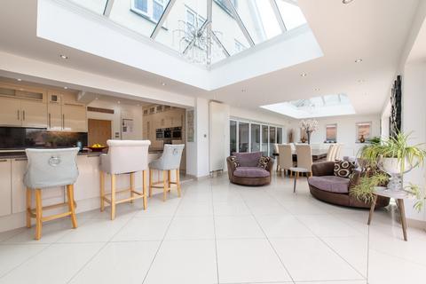 365 Singlewell Road, Gravesend, DA11 7RL
