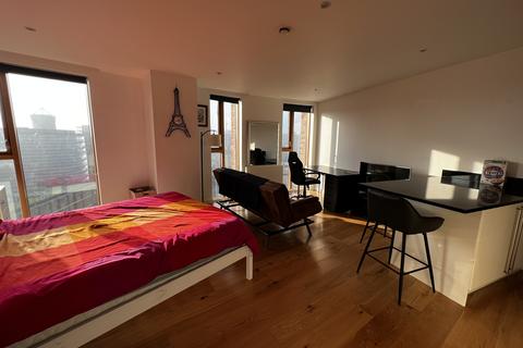 Studio to rent, Wharf Approach, Leeds, West Yorkshire, UK, LS1