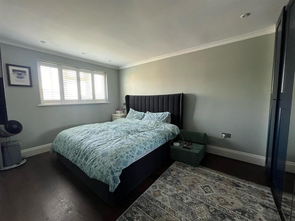 Master bedroom 2.jpg