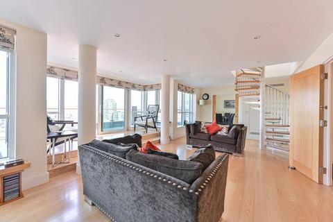 3 bedroom penthouse for sale, Jellicoe House, St George Wharf, Vauxhall, London, SW8