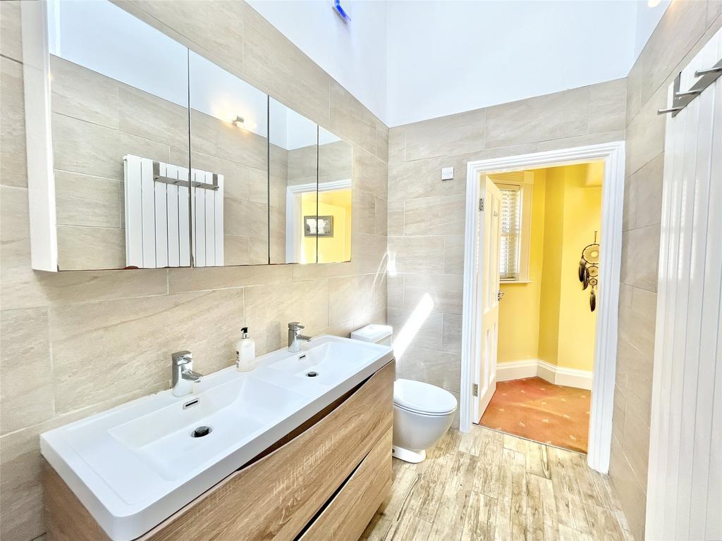 Master En-Suite