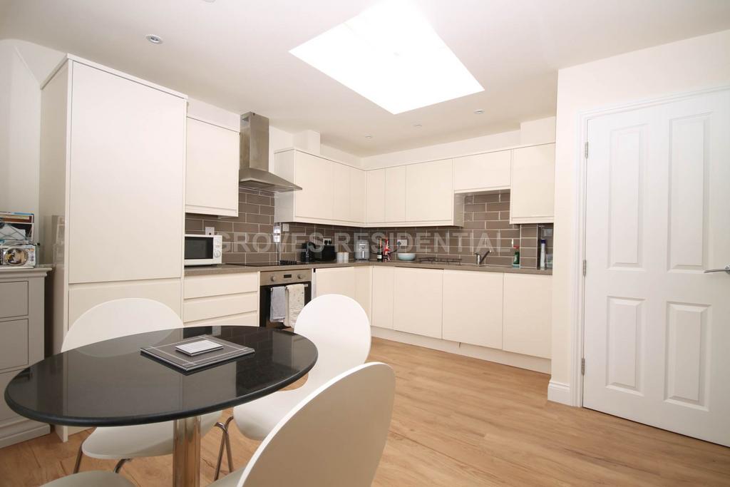 Dukes Avenue, New Malden 1 bed flat for sale £365,000