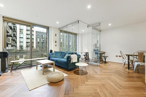 2 bedroom apartment for sale, Capital Building, Embassy Gardens, London, SW11