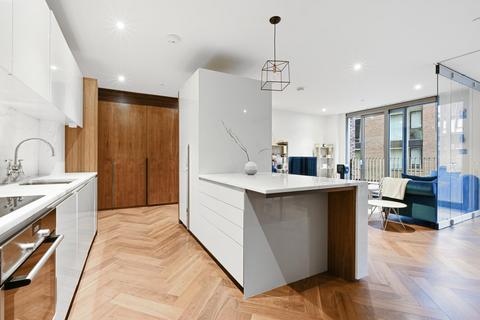 2 bedroom apartment for sale, Capital Building, Embassy Gardens, London, SW11