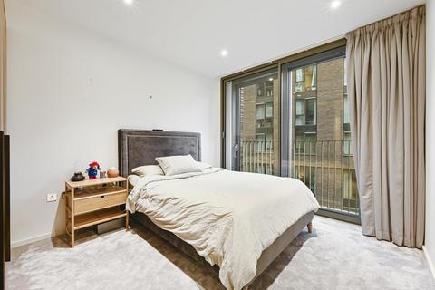 2 bedroom apartment for sale, Capital Building, Embassy Gardens, London, SW11