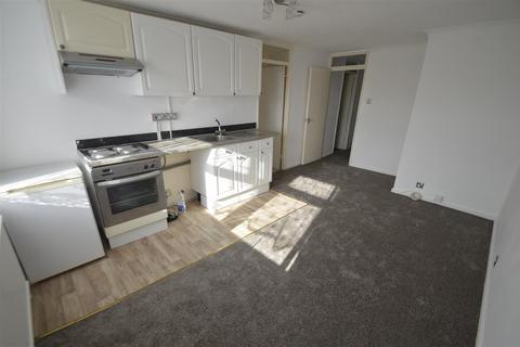 2 bedroom apartment for sale, Bellflower Path, Romford