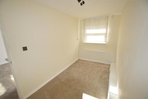71 Bellflower Path, Romford, RM3 8JF