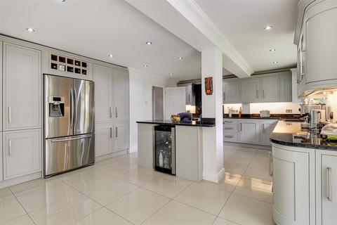 7 Cob Drive, Shorne, Gravesend, DA12 3DU
