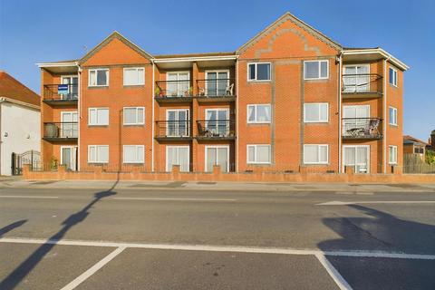 2 bedroom flat for sale, North Marine Drive, Bridlington