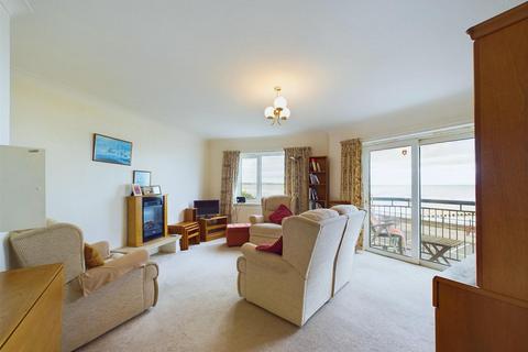 2 bedroom flat for sale, North Marine Drive, Bridlington