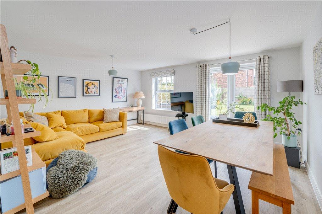 Sitting/Dining Room
