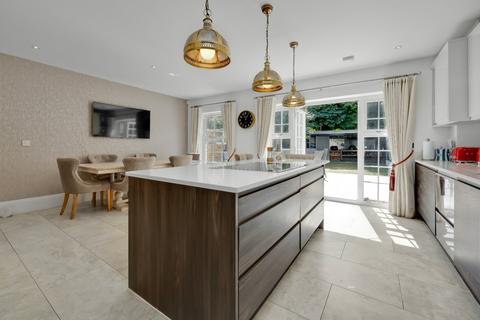 48c Queens Road, Weybridge, KT13 0GJ