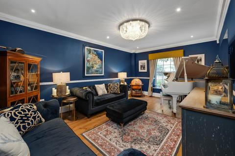 48c Queens Road, Weybridge, KT13 0GJ