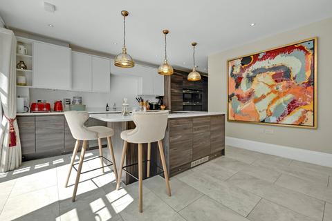 48c Queens Road, Weybridge, KT13 0GJ