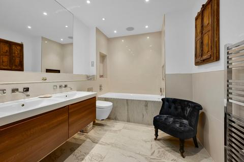 48c Queens Road, Weybridge, KT13 0GJ