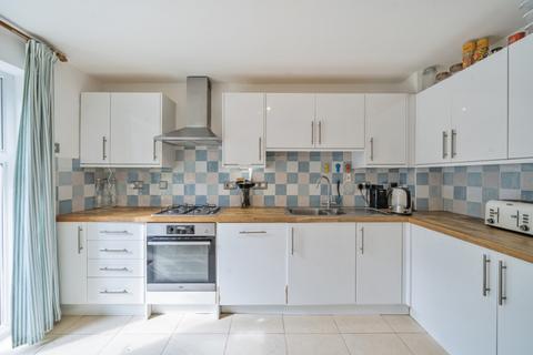 3 bedroom house to rent, Vestry Mews, London SE5