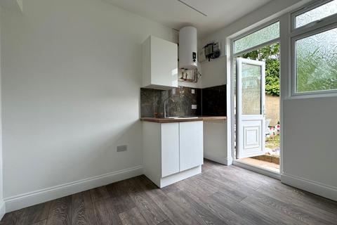 Studio to rent, London, HA9