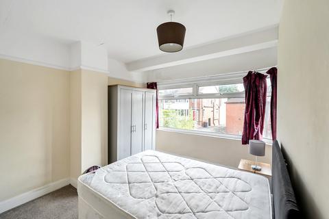 25 Ash Crescent, Leeds, LS6 3LE