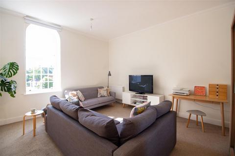 2 bedroom flat for sale, Ground floor flat with private entrance at Southdowns Park, Haywards Heath