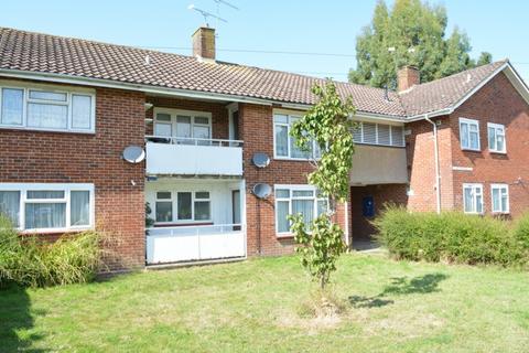 2 bedroom flat for sale, Stagelands, Langley Green, RH11