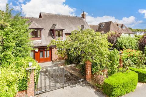 4 bedroom detached house for sale, Farm End, London