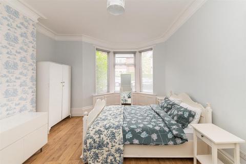 2 bedroom flat to rent, Simonside Terrace, Heaton, Newcastle Upon Tyne