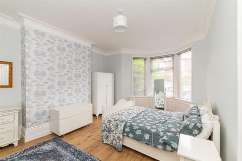 2 bedroom flat to rent, Simonside Terrace, Heaton, Newcastle Upon Tyne