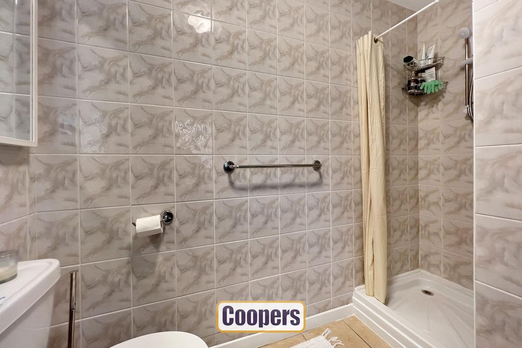 GF: Shower/Bathroom