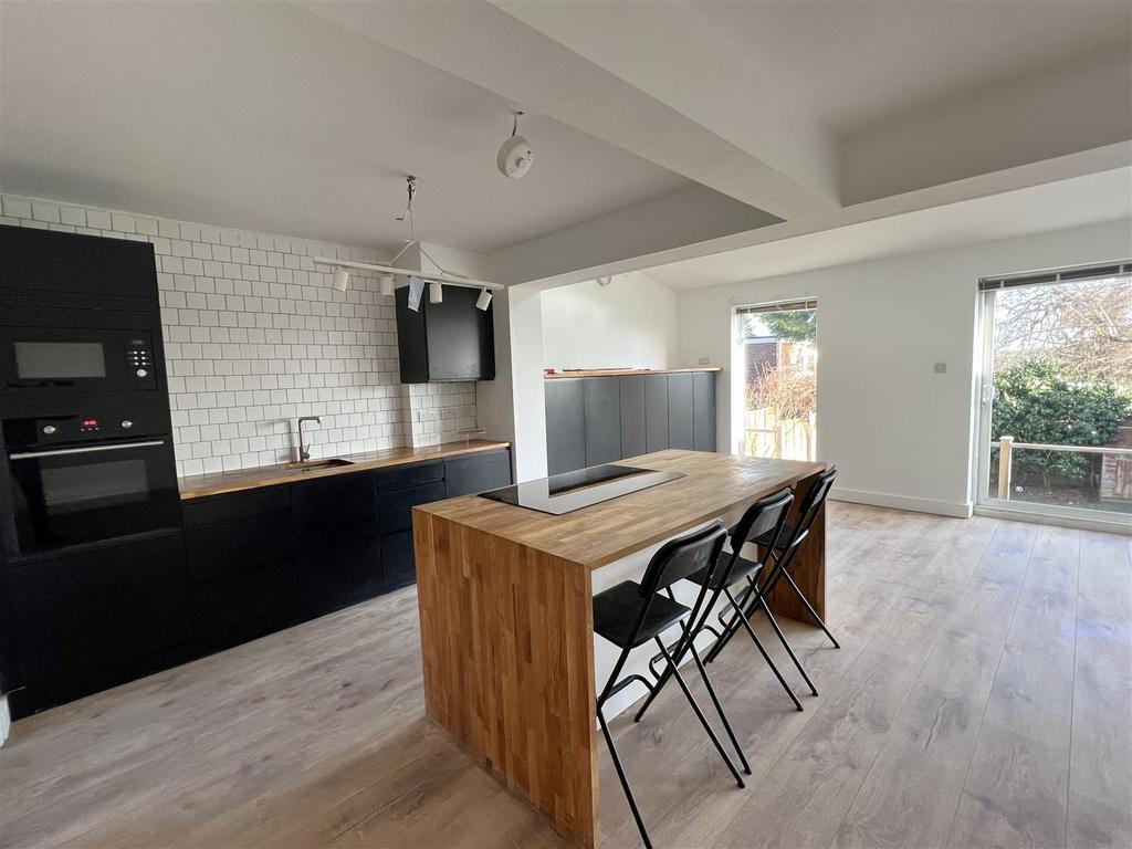 Camden Road, Bexley DA5 3 bed link detached house to rent £2,400 pcm (£554 pw)